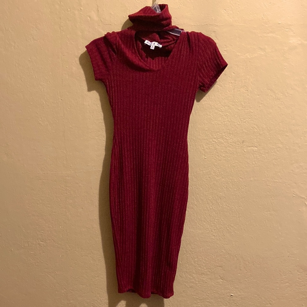 Hourglass shape red dress - Picture 1 of 3